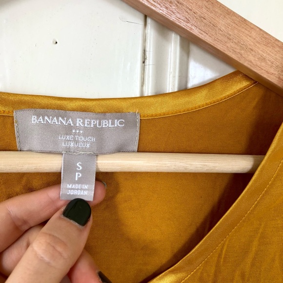 Banana Republic goldenrod super soft T-shirt - Picture 2 of 2